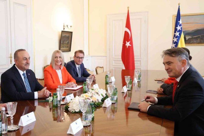 Bakan Çavuşoğlu, Bosna Hersek Devlet Başkanlığı Konseyi Hırvat Üyesi Komsic İle Görüştü