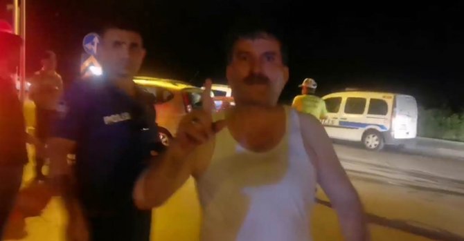 Uygulamadan Kaçan Alkollü Sürücü Polis Otosuna Çarptı