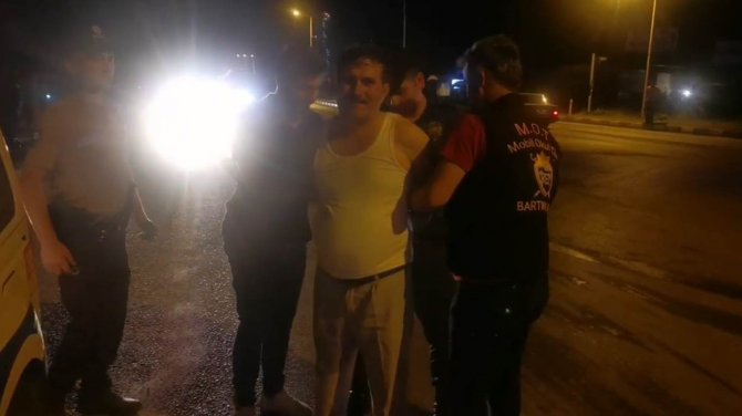 Uygulamadan Kaçan Alkollü Sürücü Polis Otosuna Çarptı