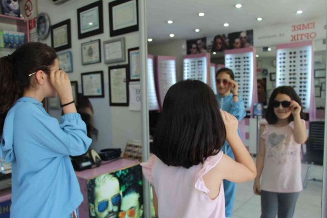 Uzman Optisyen Uyardı: "Sahte Güneş Gözlükleri Kalıcı Hastalıklara Neden Olabilir"