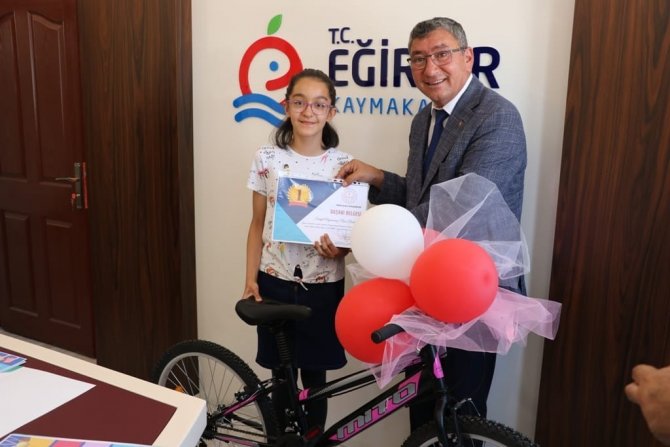 Eğirdir’in Kitap Kurtları Ödüllendirildi