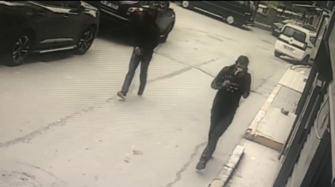 Maskeli Hırsızı Kıyafetleri Yakalattı