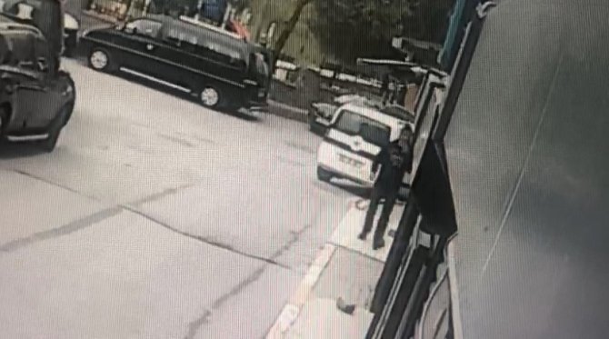 Maskeli Hırsızı Kıyafetleri Yakalattı