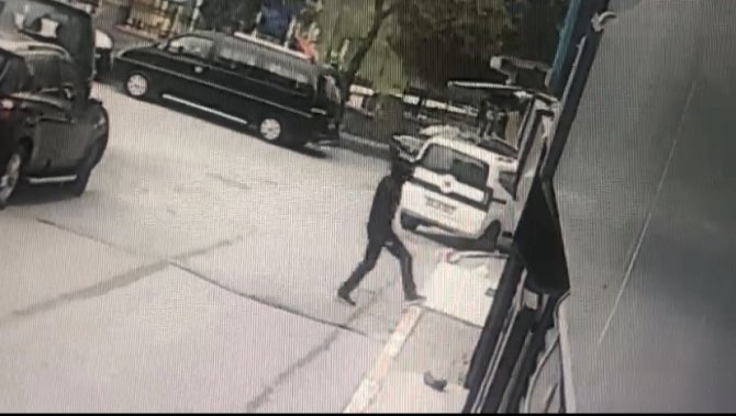 Maskeli Hırsızı Kıyafetleri Yakalattı