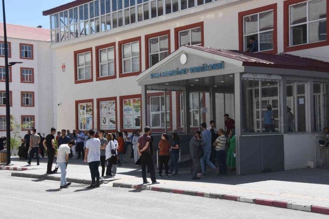 Kızı Sınava Geç Kalan Anne Gözyaşı Döktü