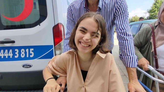 Bursa’da Kazada Yaralanan İki Arkadaş Bugün Yks Heyecanı Yaşadı