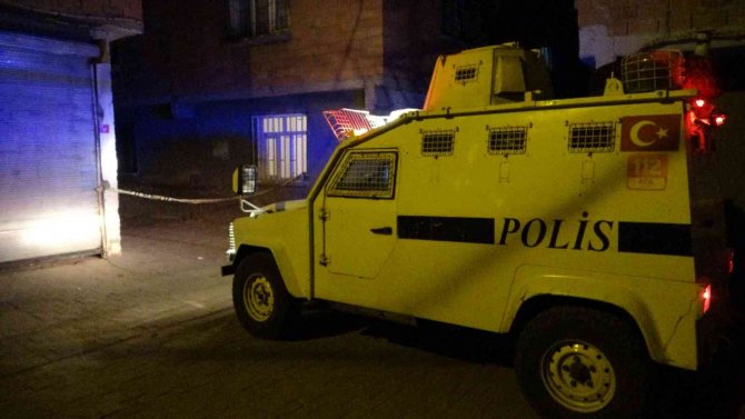 Diyarbakır’da Sokak Ortasında Silahlı Saldırı: 2 Yaralı