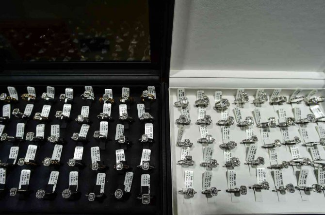 Evliliğe İlk Adım Tektaş Pırlantaların Fiyatı Katlandı