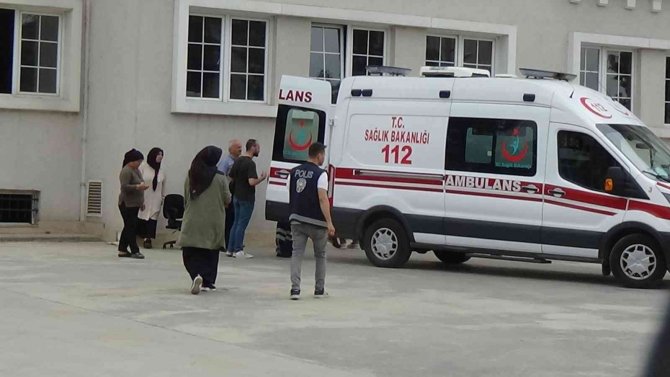 Sınav Merkezinde Merdivenlerden Düşen Öğrenci Hastanelik Oldu