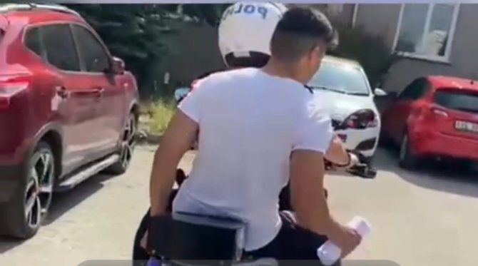 Yanlış Okula Giden Öğrenciyi Polisler 1 Dakika Kala Sınava Yetiştirdi