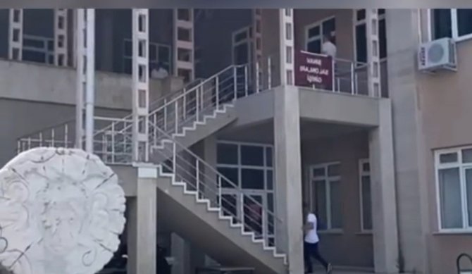 Yanlış Okula Giden Öğrenciyi Polisler 1 Dakika Kala Sınava Yetiştirdi