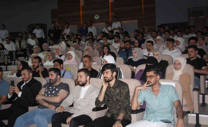 Elazığ’da Mezun Olan Yabancı Uyruklu 100 Öğrenci Şiir Gecesinde Buluştu