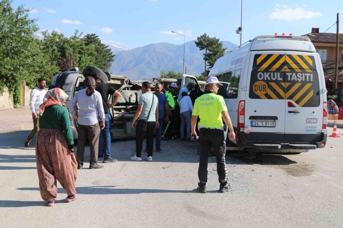Erzincan’da İki Minibüs Çarpıştı: 7 Yaralı
