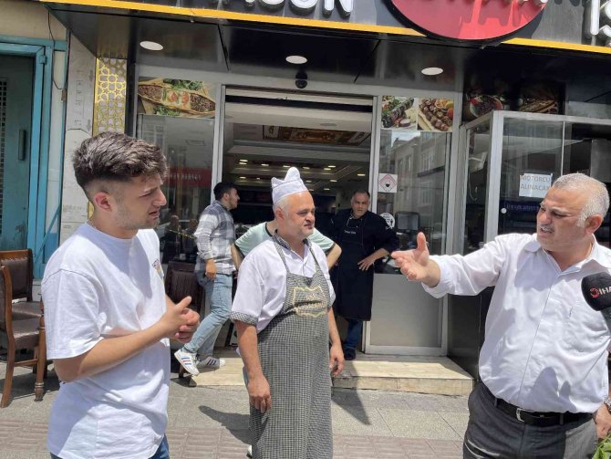Esenler’de Zincir Marketin Deposunda Çıkan Yangında 1 Çalışan Hayatını Kaybetti