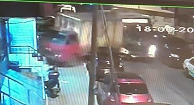Eyüpsultan’da 17 Araca Çarpan İ̇ett Otobüsü Kamerada