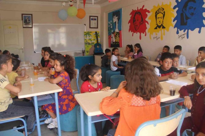 Eyyübiyeli Çocuklara Karne Hediyesi