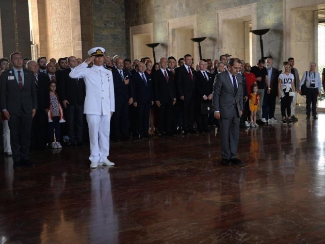 Dursun Özbek, Kurullarıyla Birlikte Anıtkabir’i Ziyaret Etti