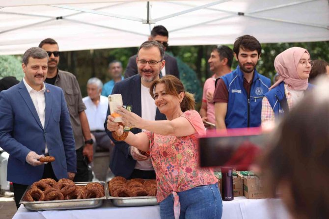 Bakan Kasapoğlu Yks Sürecinde Ailelere Destek Verdi