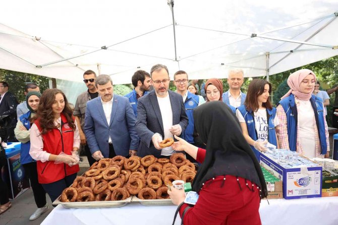 Bakan Kasapoğlu Yks Sürecinde Ailelere Destek Verdi