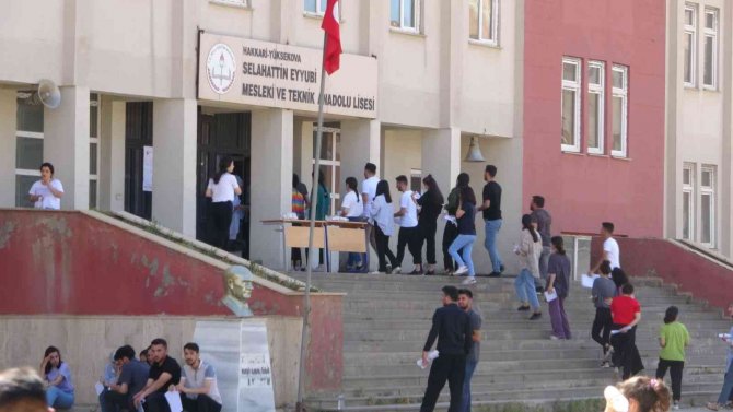 Yüksekova’da Yks Heyecanı Başladı