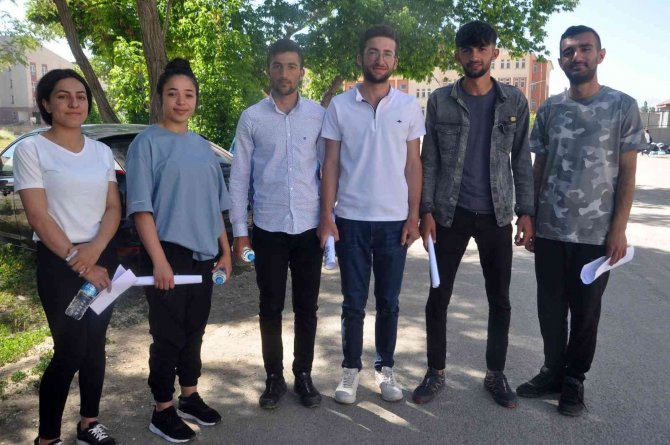 Yüksekova’da Yks Heyecanı Başladı