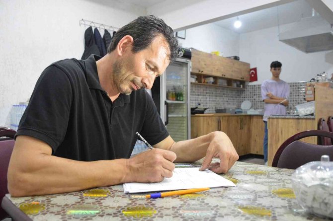 Çay Ocağı İşleten Babanın Hedefi, Çocuğuyla Aynı Üniversitede Okumak