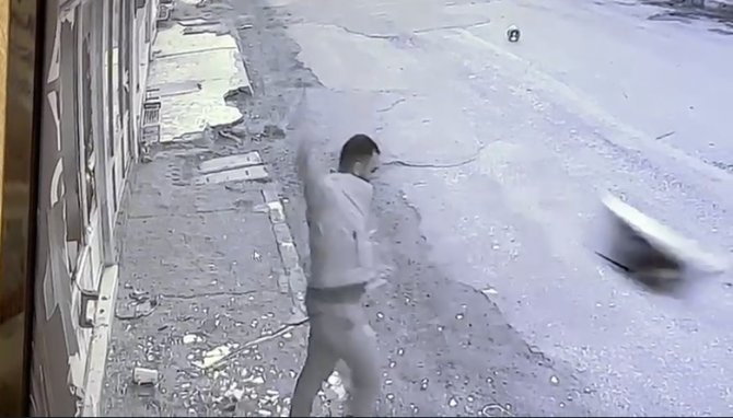 Halter Barıyla İş Yerine Saldırdı, Beyaz Eşya Dükkanını Savaş Alanına Çevirdi