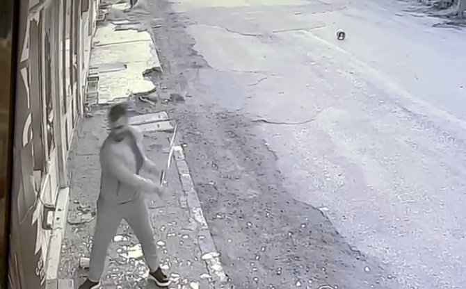 Halter Barıyla İş Yerine Saldırdı, Beyaz Eşya Dükkanını Savaş Alanına Çevirdi