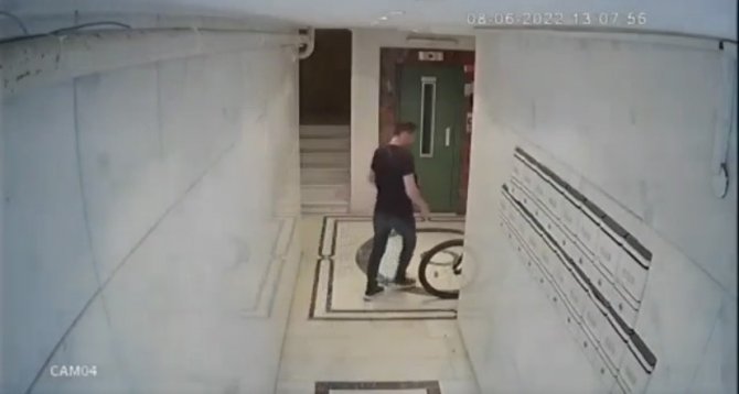 Beykoz’da Bisiklet Hırsızının Rahat Tavırları Pes Dedirtti