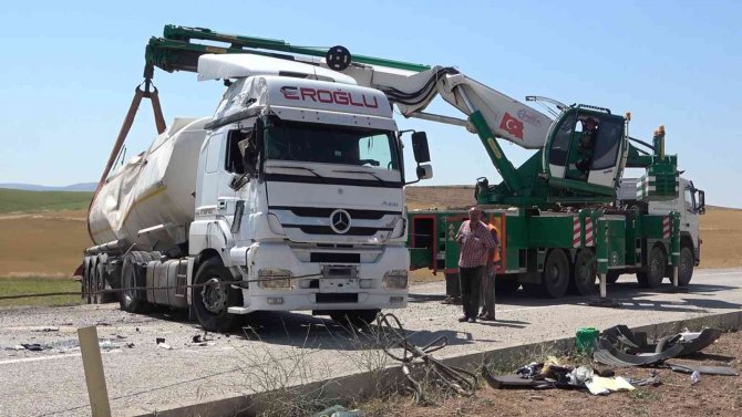 Kırıkkale’de Glikol Sıvısı Yüklü Tanker Devrildi: 1 Yaralı