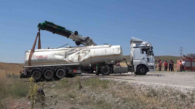 Kırıkkale’de Glikol Sıvısı Yüklü Tanker Devrildi: 1 Yaralı