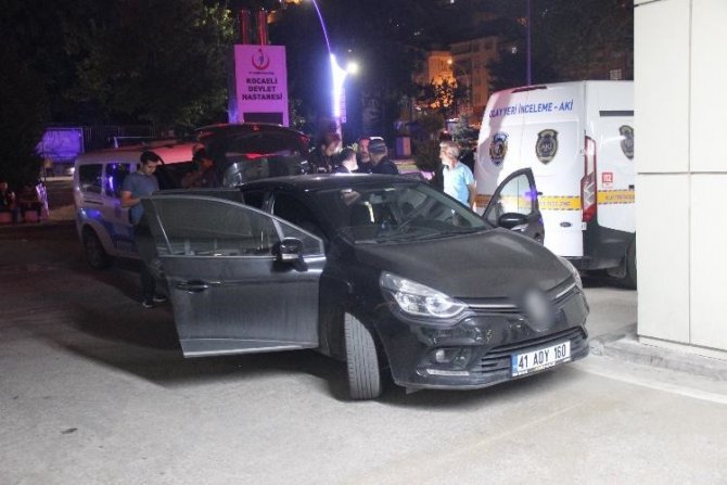 Otomobilinin İçinde Vuruldu, Kendi İmkanlarıyla Hastaneye Gitti