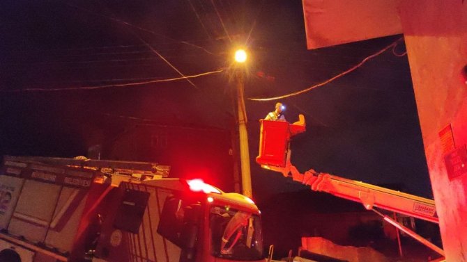 Elektrik Akımına Kapıldı, Evde Yangın Çıktı