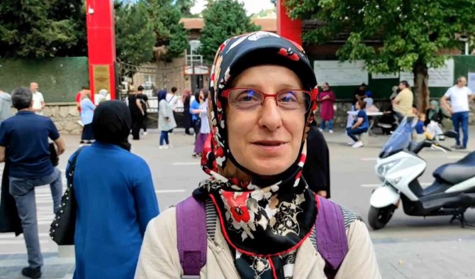 Annesinin Elinden Tutup Sınava Götürdü
