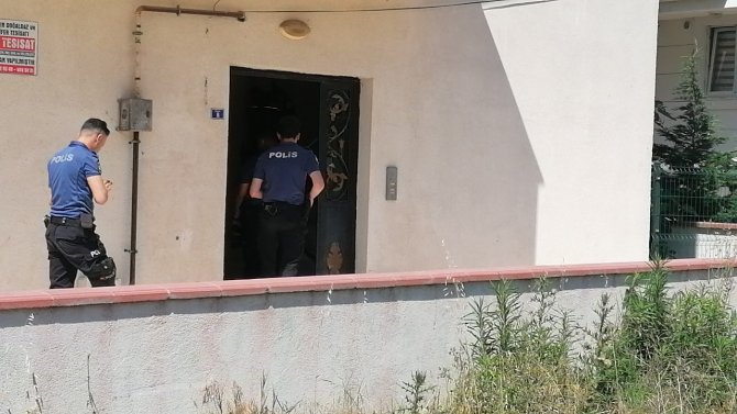 Evinde Silahla Vurulmuş Halde Bulundu