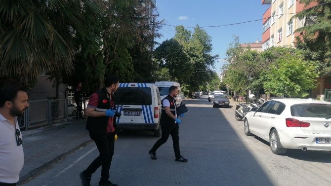 Evinde Silahla Vurulmuş Halde Bulundu