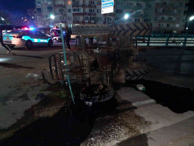 Kamyonet Ve Traktör Çarpıştı: 1 Yaralı