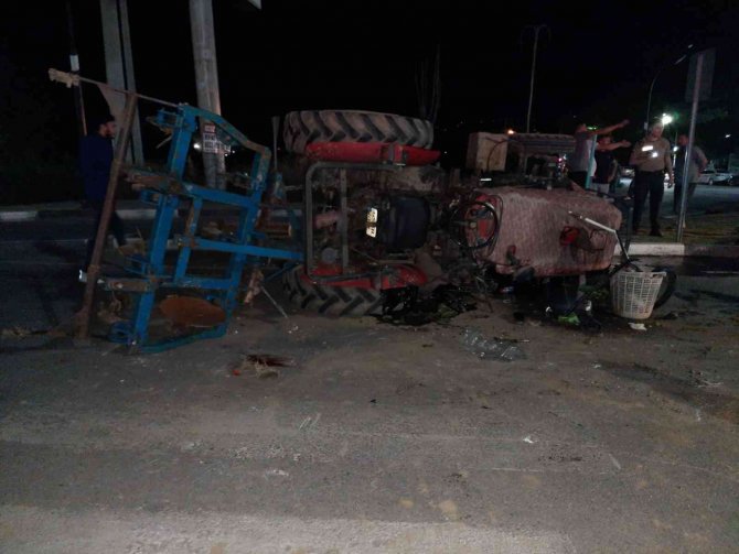 Kamyonet Ve Traktör Çarpıştı: 1 Yaralı