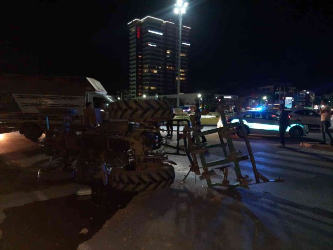 Kamyonet Ve Traktör Çarpıştı: 1 Yaralı