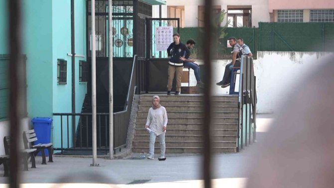 40 Saniye Geç Kaldı, Yks’ye Giremedi