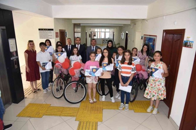 Eğirdir’in Kitap Kurtları Ödüllendirildi