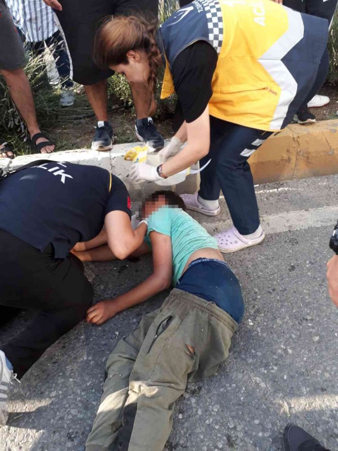 Düğün Konvoyunun Önüne Atlayan Çocuğa Otomobil Çarptı