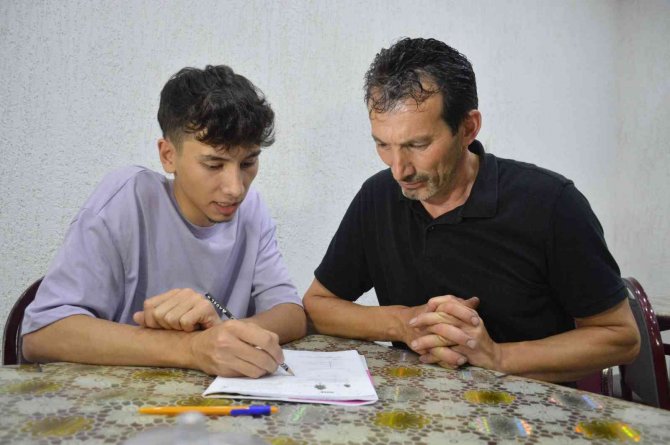 Çay Ocağı İşleten Babanın Hedefi, Çocuğuyla Aynı Üniversitede Okumak