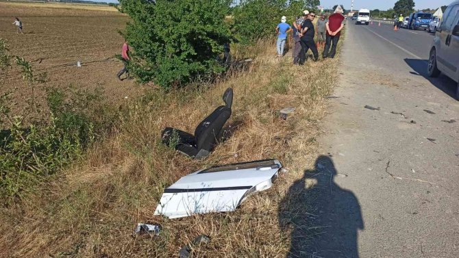 Otomobil Park Halindeki Kamyonete Çarptı: 1 Ölü, 1 Yaralı