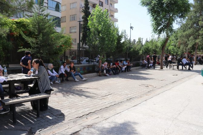 Sınava Yetişmek İçin Atlet Gibi Koştular