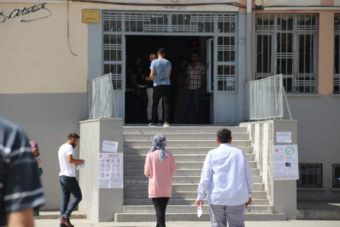 Sınava Yetişmek İçin Atlet Gibi Koştular