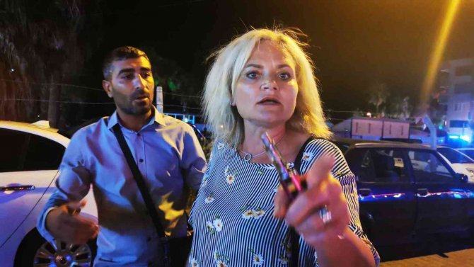 Sokak Ortasında Kavga Eden Şahıslar, Kavgayı Görüntüleyen Muhabire Saldırdı