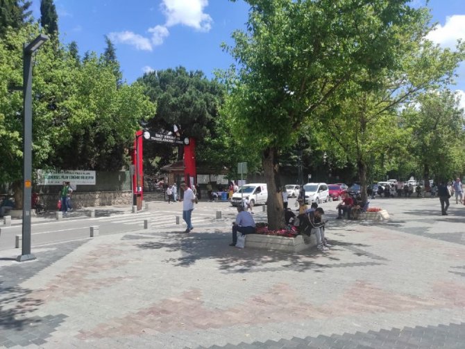 Annesinin Elinden Tutup Sınava Götürdü