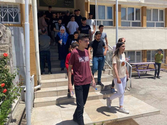 Yks’nin İlk Oturumu Tamamlandı