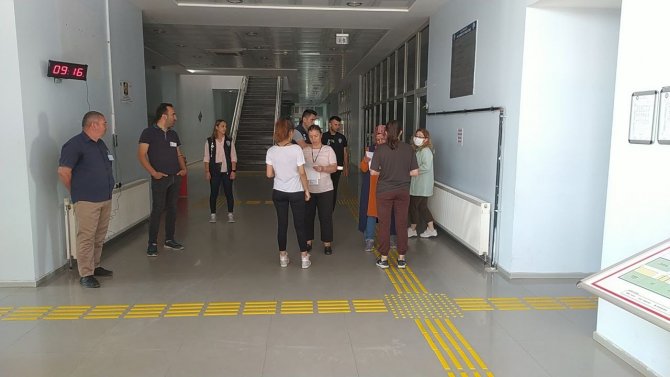 Uşak’ta Polis Ekipleri Yks’ye Giren Öğrenciler İçin Seferber Oldu